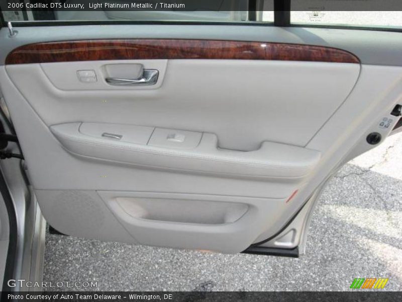 Light Platinum Metallic / Titanium 2006 Cadillac DTS Luxury