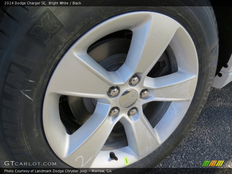 Bright White / Black 2014 Dodge Charger SE