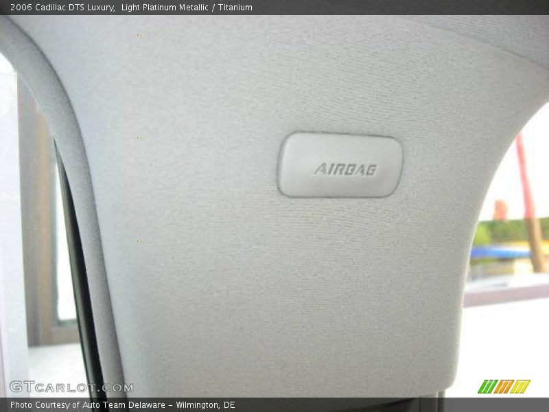 Light Platinum Metallic / Titanium 2006 Cadillac DTS Luxury