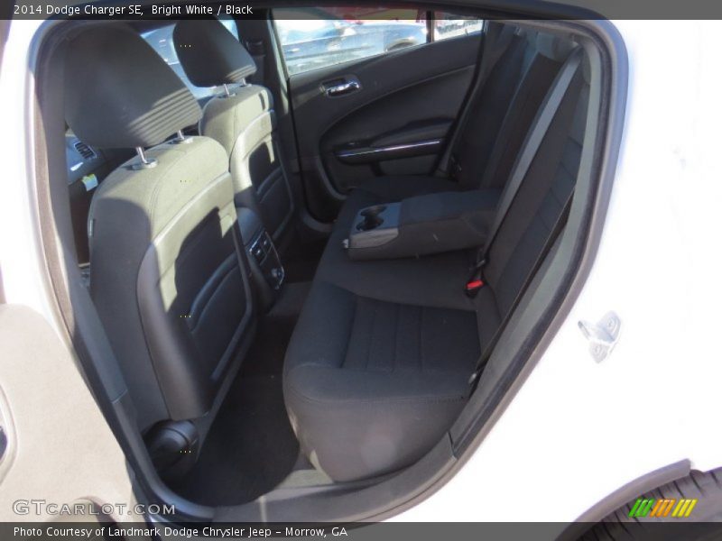 Bright White / Black 2014 Dodge Charger SE