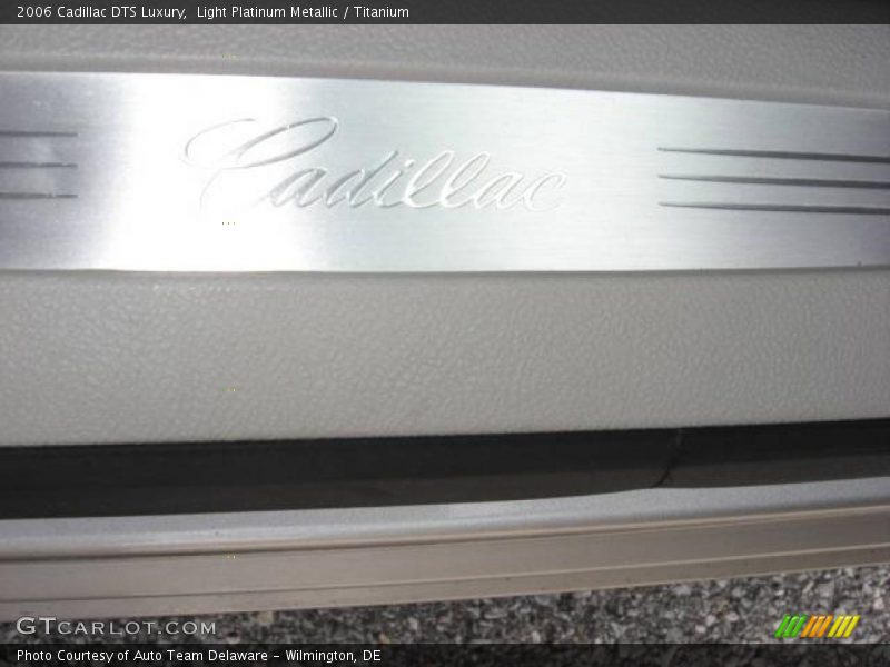 Light Platinum Metallic / Titanium 2006 Cadillac DTS Luxury