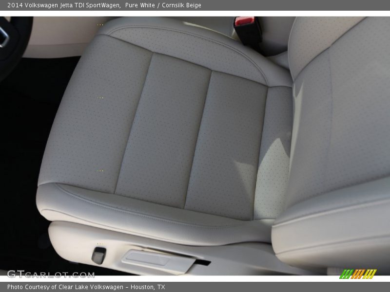 Front Seat of 2014 Jetta TDI SportWagen
