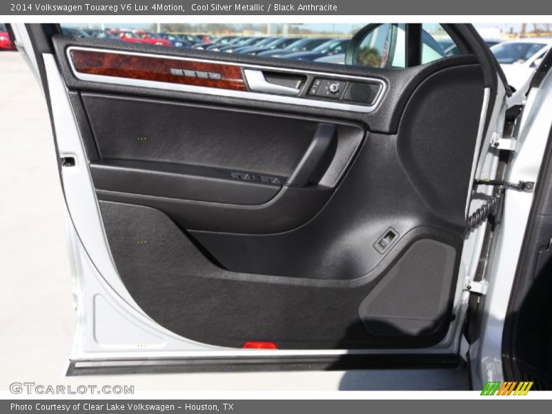 Cool Silver Metallic / Black Anthracite 2014 Volkswagen Touareg V6 Lux 4Motion
