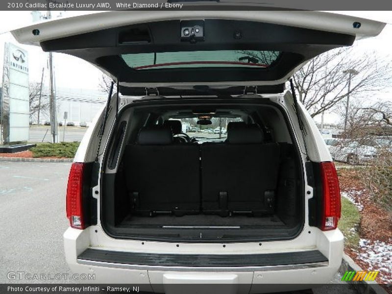 White Diamond / Ebony 2010 Cadillac Escalade Luxury AWD