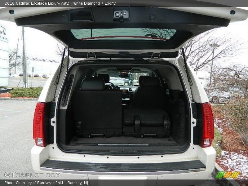 White Diamond / Ebony 2010 Cadillac Escalade Luxury AWD