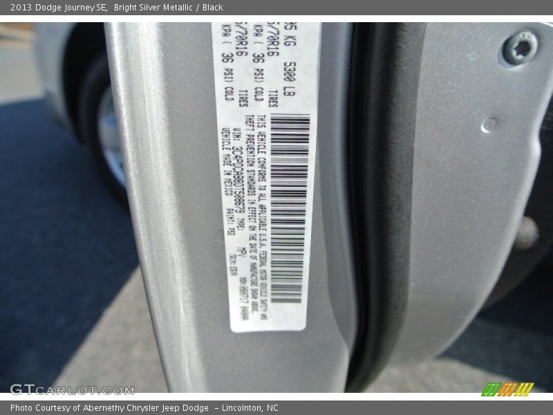 Bright Silver Metallic / Black 2013 Dodge Journey SE