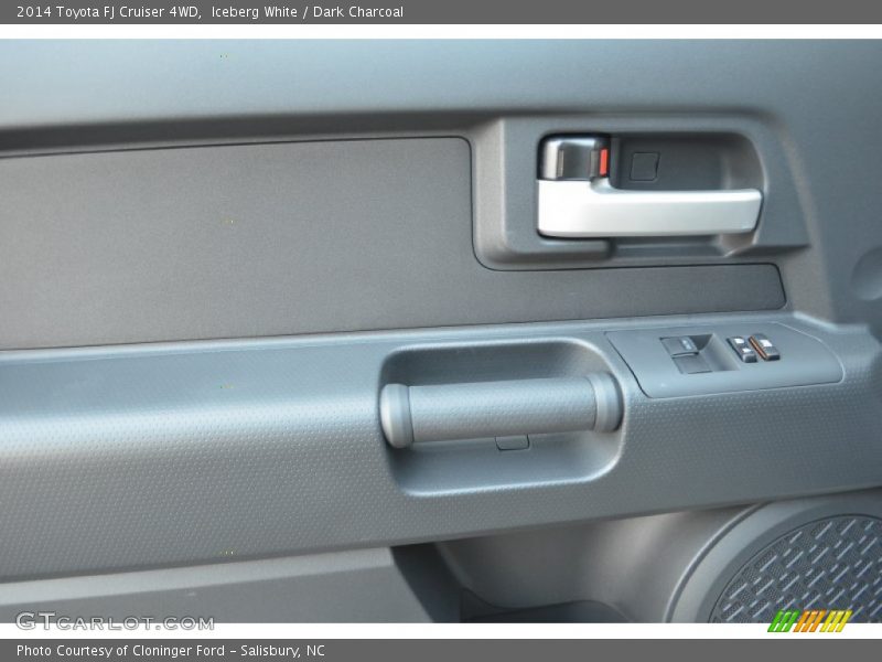 Iceberg White / Dark Charcoal 2014 Toyota FJ Cruiser 4WD