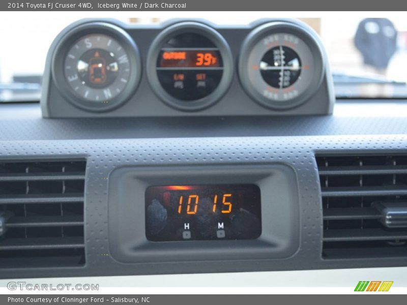 Iceberg White / Dark Charcoal 2014 Toyota FJ Cruiser 4WD