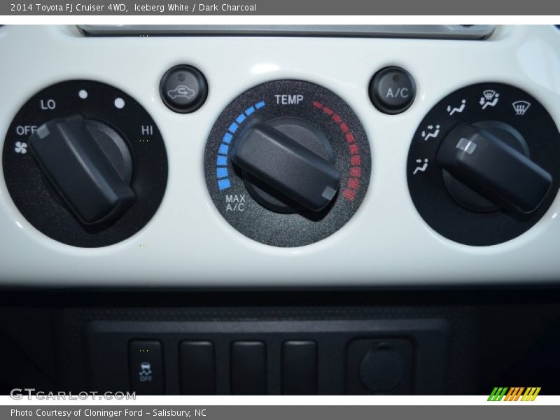 Iceberg White / Dark Charcoal 2014 Toyota FJ Cruiser 4WD