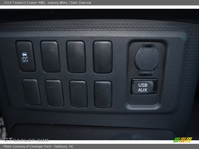 Iceberg White / Dark Charcoal 2014 Toyota FJ Cruiser 4WD