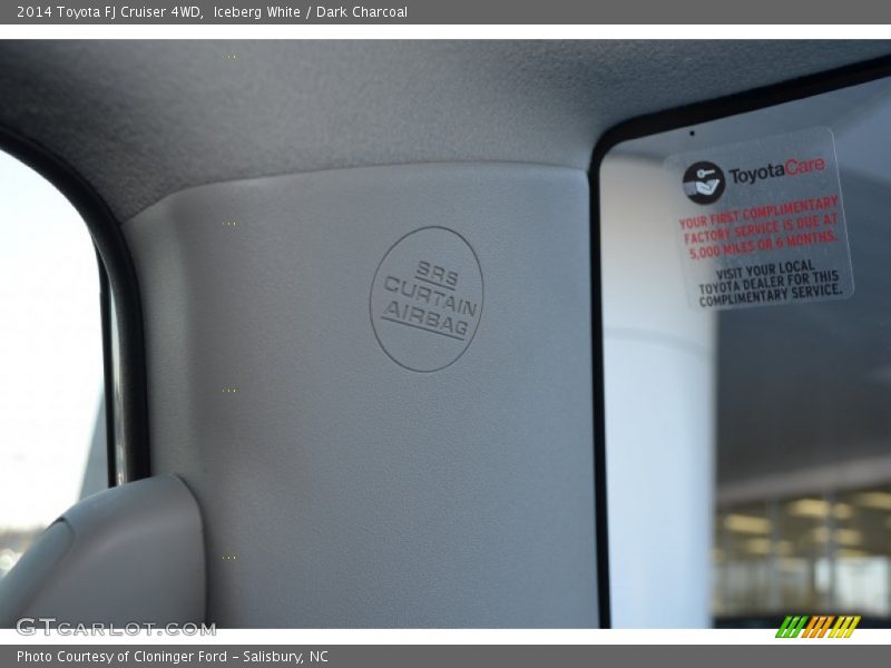 Iceberg White / Dark Charcoal 2014 Toyota FJ Cruiser 4WD