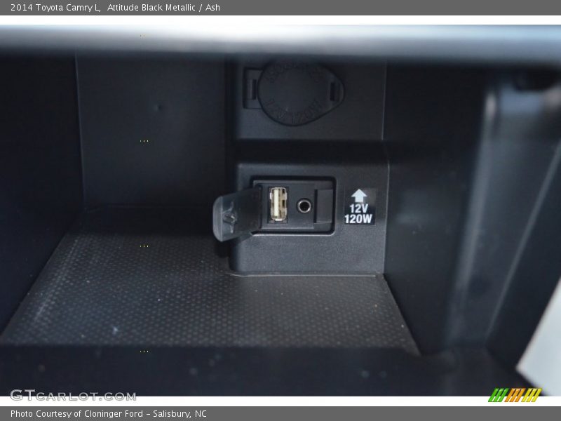 Attitude Black Metallic / Ash 2014 Toyota Camry L