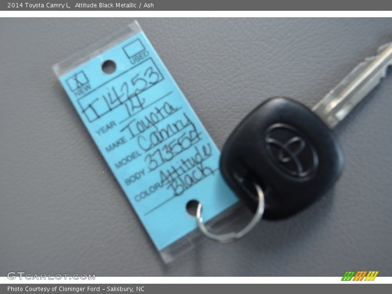 Attitude Black Metallic / Ash 2014 Toyota Camry L