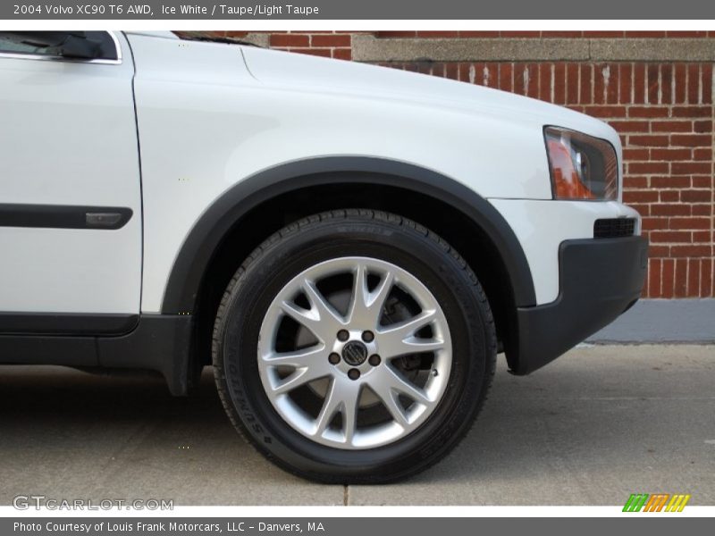 Ice White / Taupe/Light Taupe 2004 Volvo XC90 T6 AWD