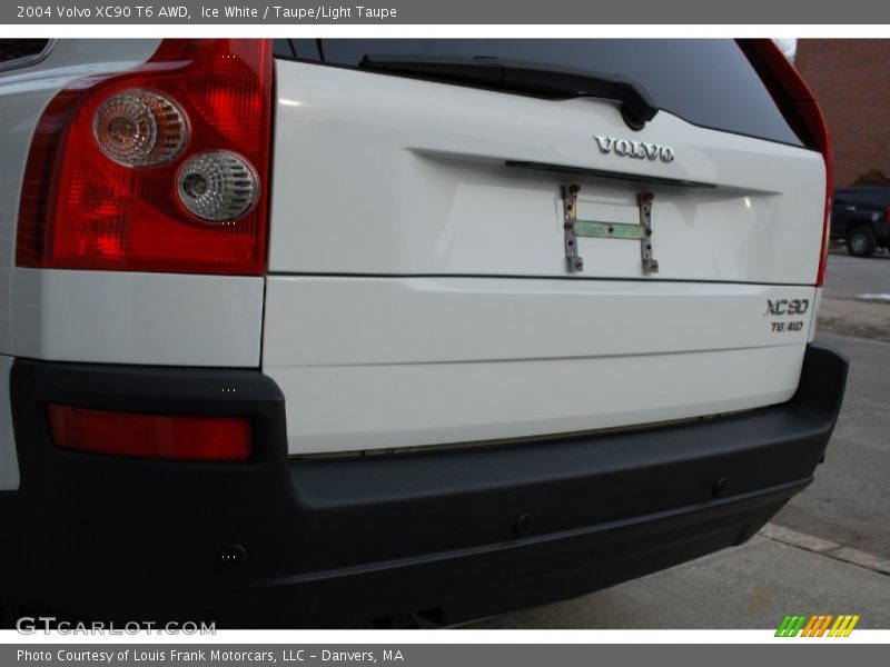 Ice White / Taupe/Light Taupe 2004 Volvo XC90 T6 AWD