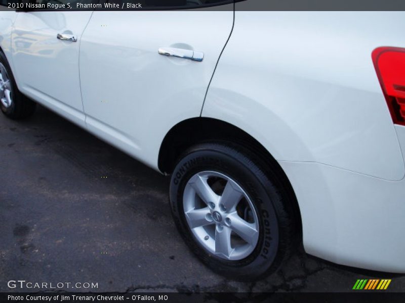 Phantom White / Black 2010 Nissan Rogue S