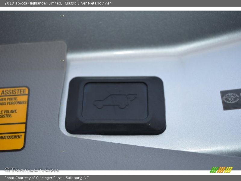 Classic Silver Metallic / Ash 2013 Toyota Highlander Limited