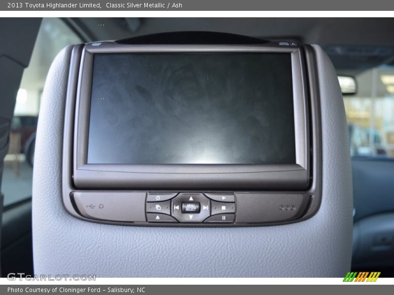 Classic Silver Metallic / Ash 2013 Toyota Highlander Limited