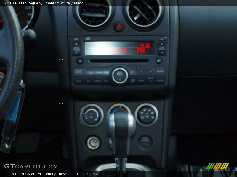 Phantom White / Black 2010 Nissan Rogue S