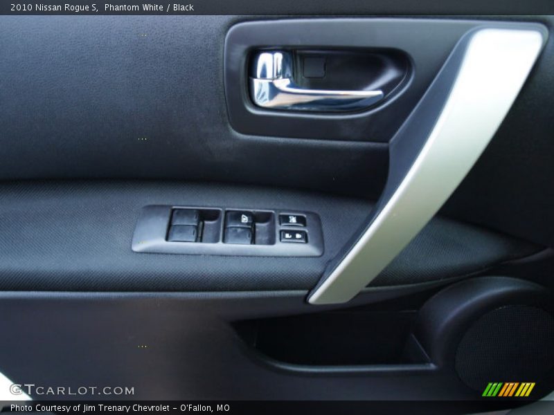 Phantom White / Black 2010 Nissan Rogue S