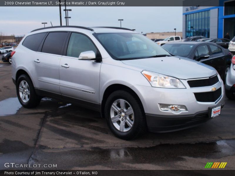 Silver Ice Metallic / Dark Gray/Light Gray 2009 Chevrolet Traverse LT