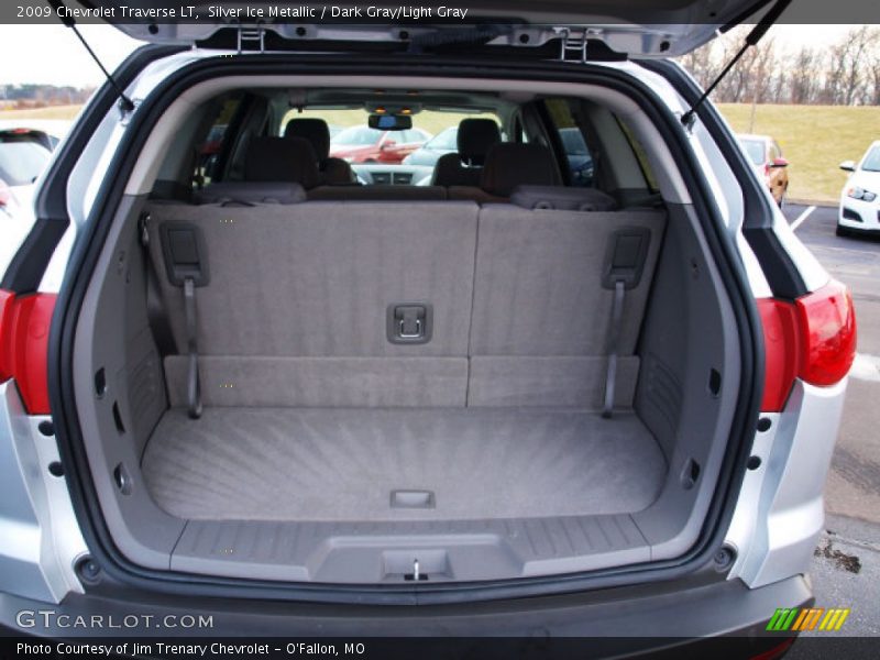 Silver Ice Metallic / Dark Gray/Light Gray 2009 Chevrolet Traverse LT