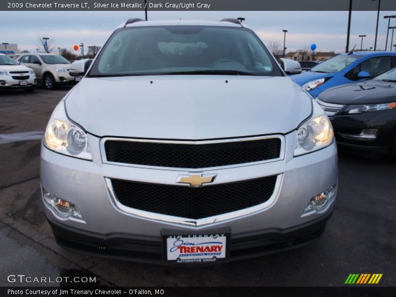 Silver Ice Metallic / Dark Gray/Light Gray 2009 Chevrolet Traverse LT