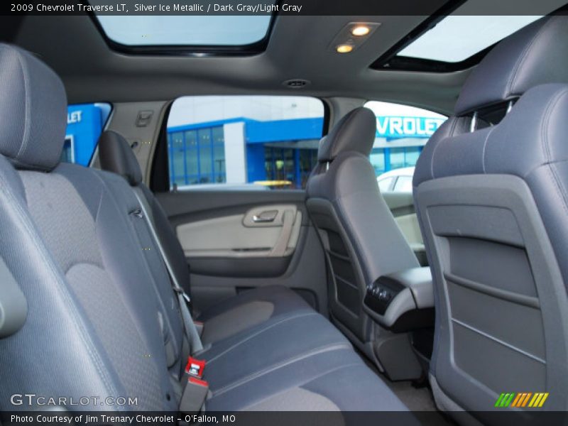Silver Ice Metallic / Dark Gray/Light Gray 2009 Chevrolet Traverse LT