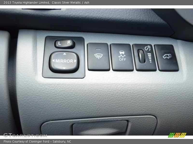 Classic Silver Metallic / Ash 2013 Toyota Highlander Limited