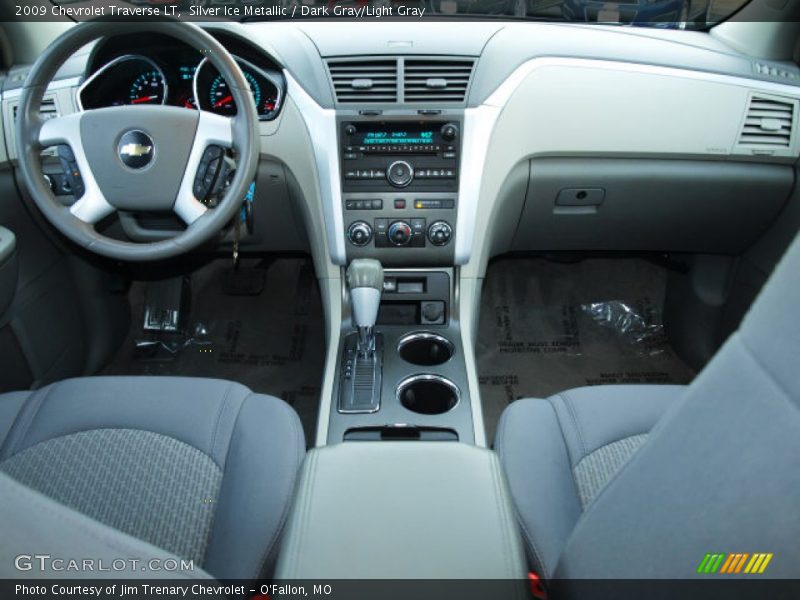 Silver Ice Metallic / Dark Gray/Light Gray 2009 Chevrolet Traverse LT