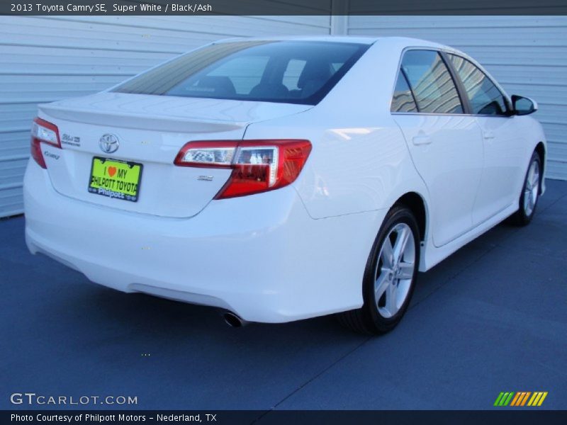 Super White / Black/Ash 2013 Toyota Camry SE