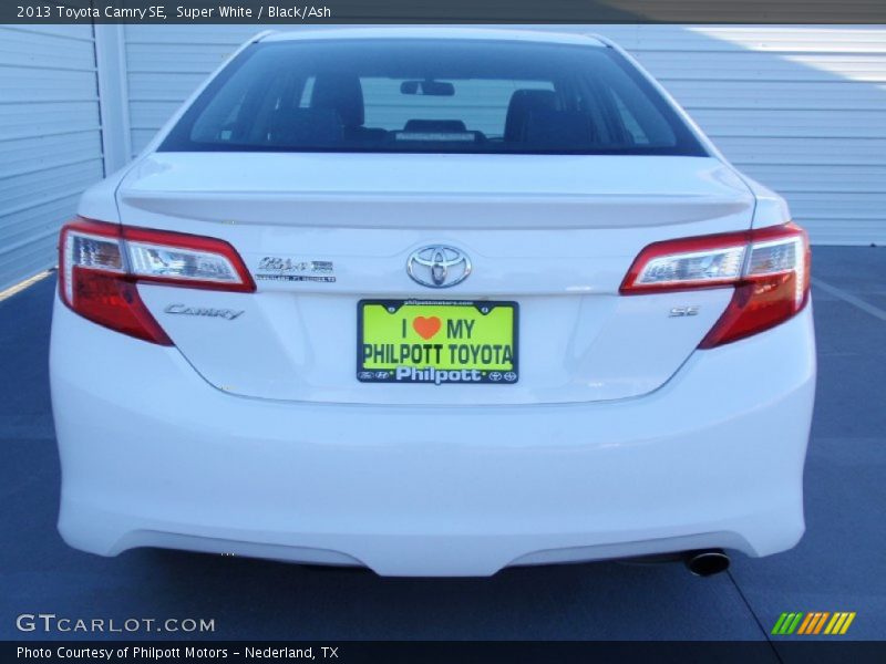 Super White / Black/Ash 2013 Toyota Camry SE