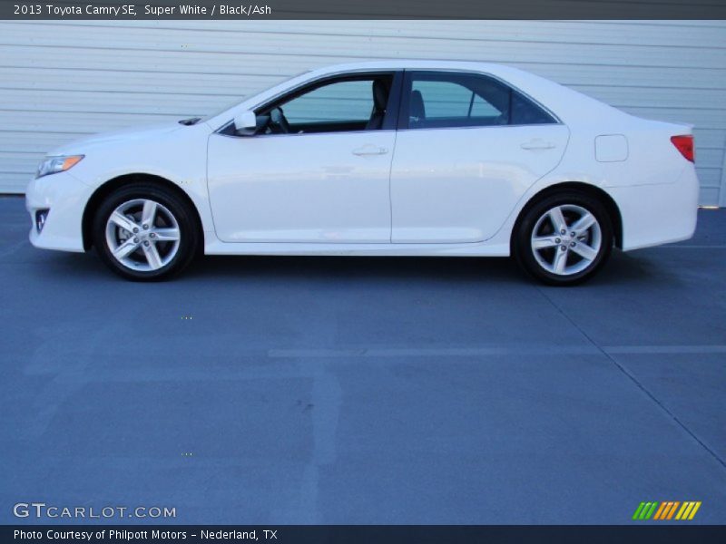 Super White / Black/Ash 2013 Toyota Camry SE