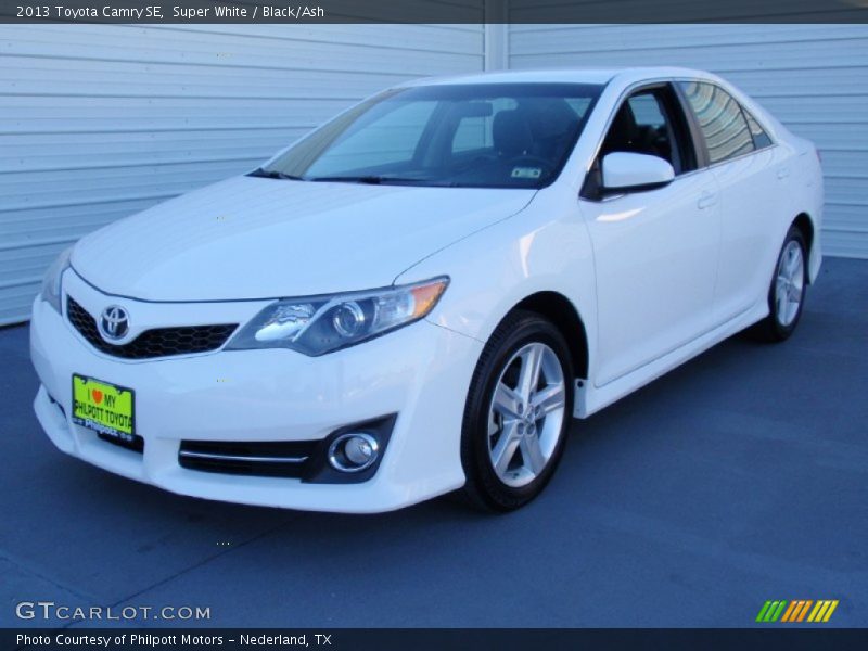 Super White / Black/Ash 2013 Toyota Camry SE