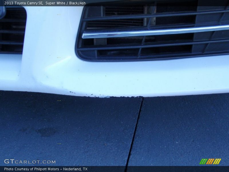 Super White / Black/Ash 2013 Toyota Camry SE