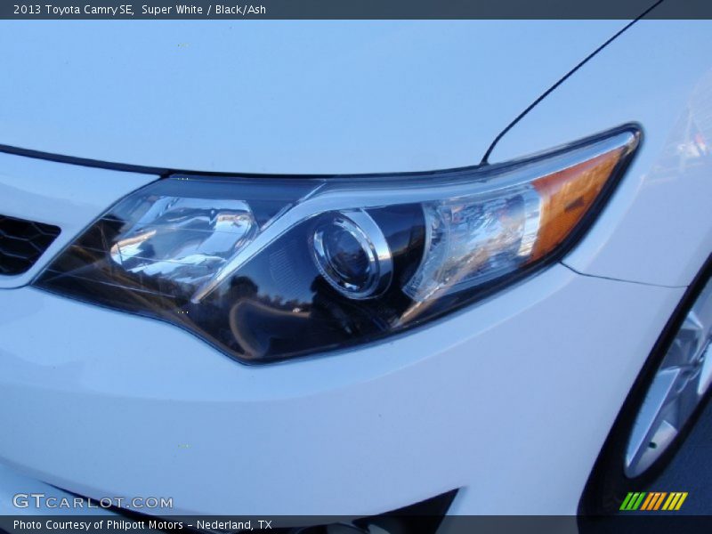 Super White / Black/Ash 2013 Toyota Camry SE