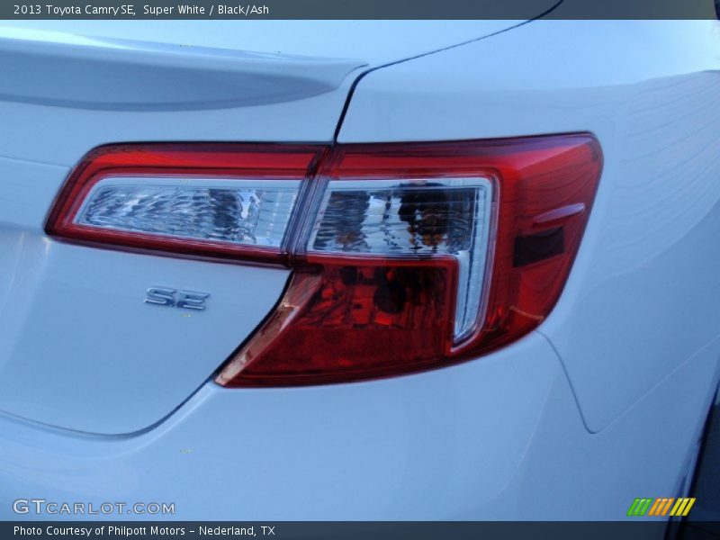Super White / Black/Ash 2013 Toyota Camry SE