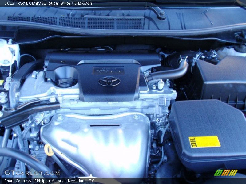 Super White / Black/Ash 2013 Toyota Camry SE