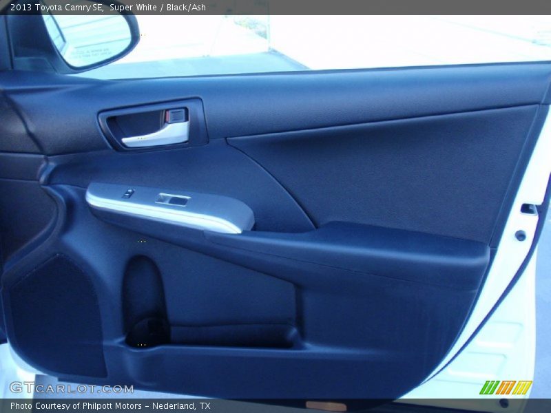 Super White / Black/Ash 2013 Toyota Camry SE