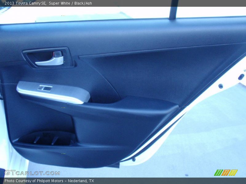 Super White / Black/Ash 2013 Toyota Camry SE