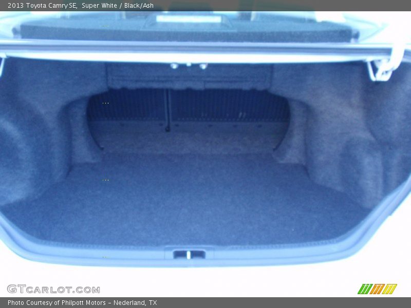 Super White / Black/Ash 2013 Toyota Camry SE