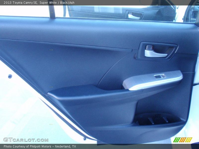 Super White / Black/Ash 2013 Toyota Camry SE