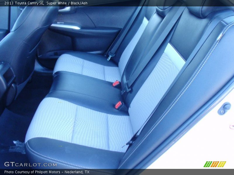 Super White / Black/Ash 2013 Toyota Camry SE