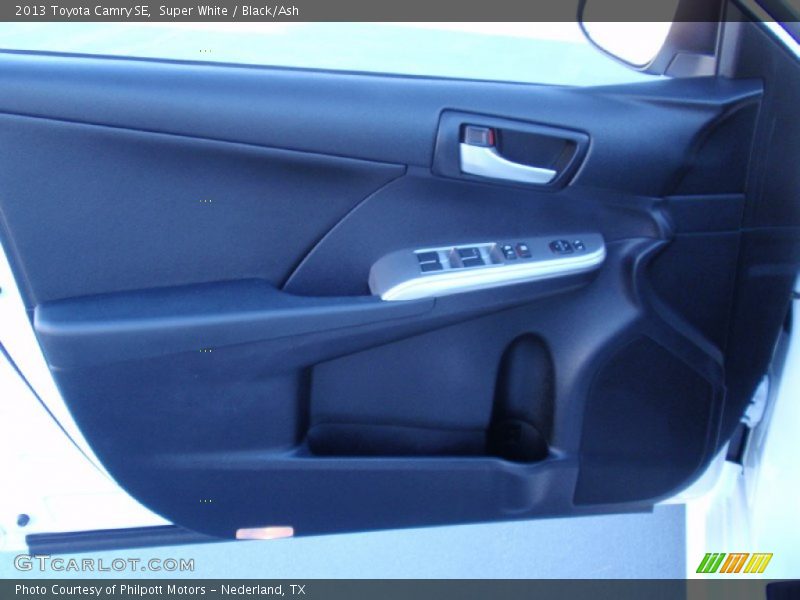 Super White / Black/Ash 2013 Toyota Camry SE