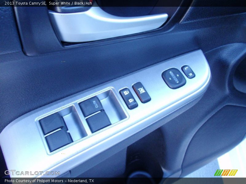 Super White / Black/Ash 2013 Toyota Camry SE