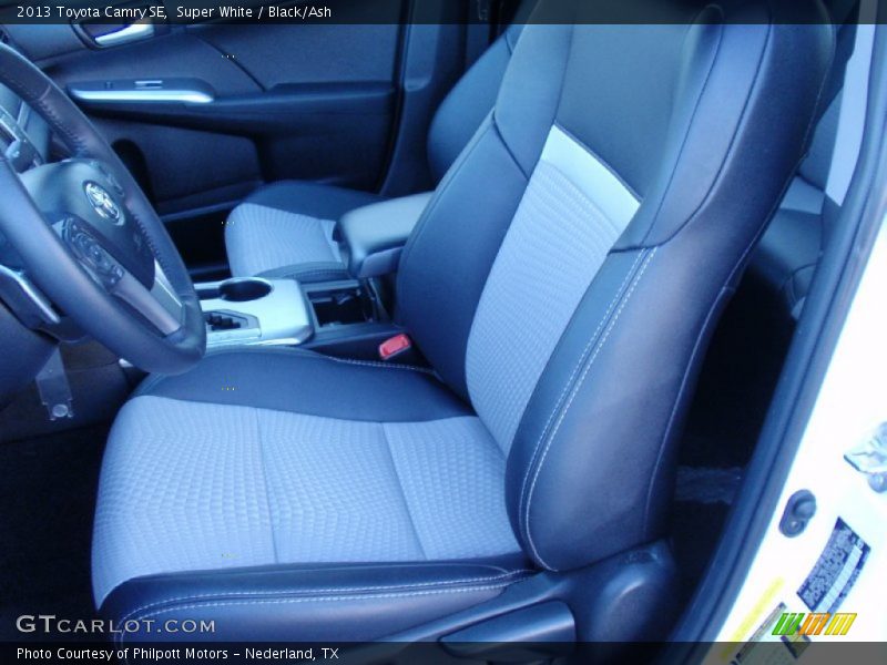 Super White / Black/Ash 2013 Toyota Camry SE