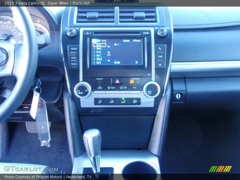 Super White / Black/Ash 2013 Toyota Camry SE