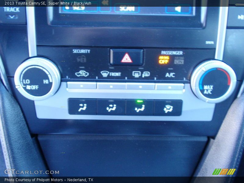 Super White / Black/Ash 2013 Toyota Camry SE