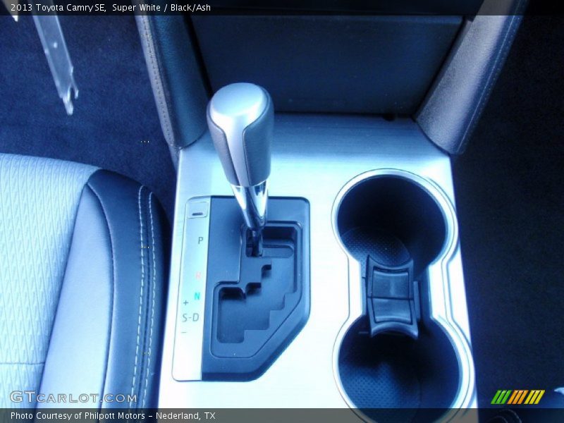 Super White / Black/Ash 2013 Toyota Camry SE