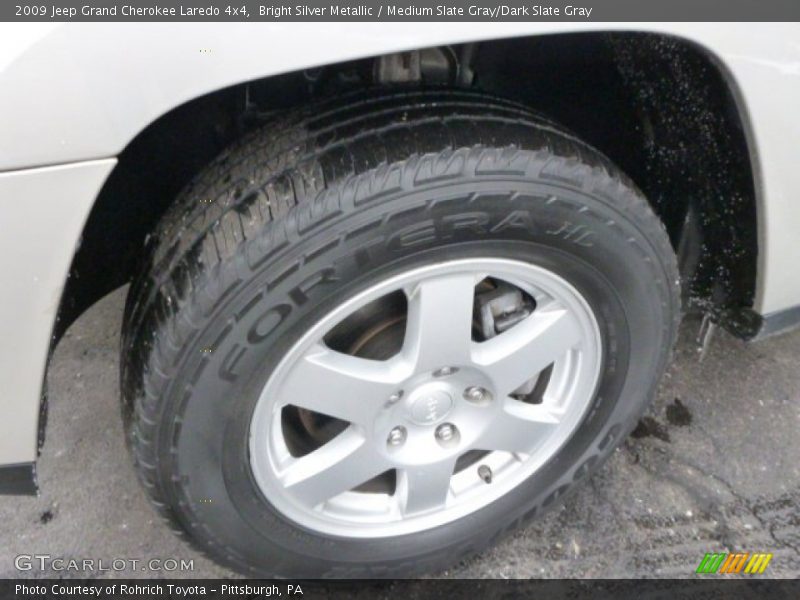 Bright Silver Metallic / Medium Slate Gray/Dark Slate Gray 2009 Jeep Grand Cherokee Laredo 4x4